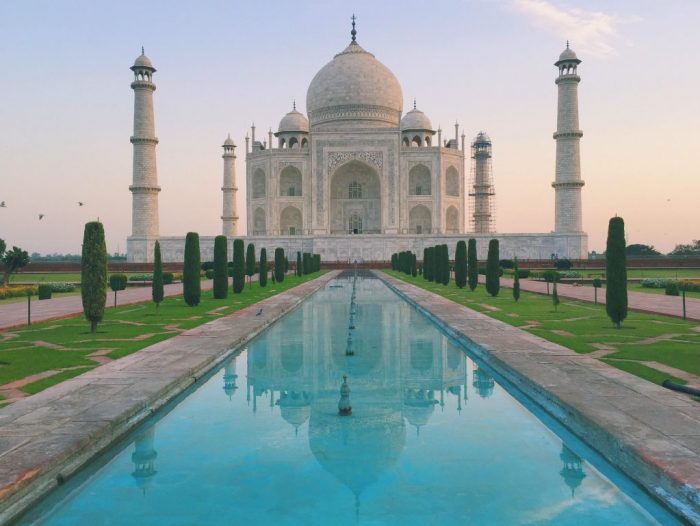 Taj Mahal (less than 1 MB)