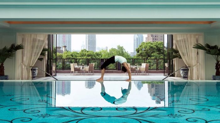 Peninsula-shanghai-pool-yoga-1074&#215;604